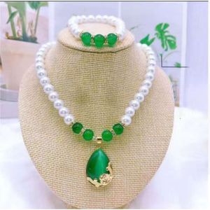 Synthetic Pearl Imition Green Jade per madre, set regalo madre di mezza età, catena di clavicola