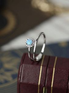 Cluster Rings Creative Pure 925 Silver Women's Round Blue Opal Ring med unik klassisk design för känslig stilbehov