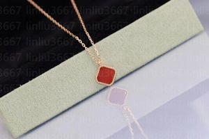Mini Necklace 18K Gold mother of pearl Four Leaf Clover Pendant Necklaces Classic Designer Chain Shell for women Wedding Mother Day Jewelry for girl gift