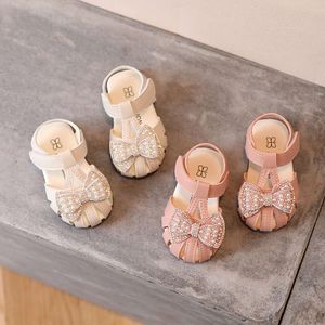 2022 Baby Girl Summer Soft-Soled Princess Shoes 1-3 Y Old Spädbarn Toddler Girls Täckta tår Sandaler Bow With Pearls