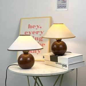 Lamps Shades American Retro Solid Wood Table Lamp Walnut Color South Korean Bedroom Home Decor Bedside Atmosphere Small Table Lamp Y240520293Q