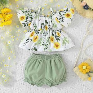 Kläder sätter 2 stycken/set nyfödd baby flicka 0-12 månader blommor casual pendelltröja topp och shorts kläder set babykläder set J240518