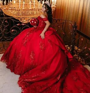 Red Giltter Vestidos de 15 فساتين Quinceanera 2024 قبالة الكتف الترتر القصيرة الأكمام القوس الأميرة حفلة حفلة موسيقية مشد Vestidos