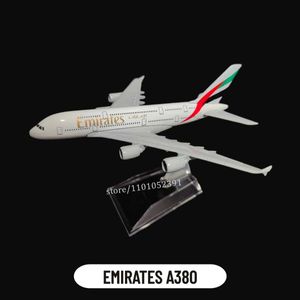 Самолет Modle 1 400 Металлические самолеты Реплика реплика Emirates A380 Scale Scale Miniature Art Corecast Aviation Коллекционная игрушка G G