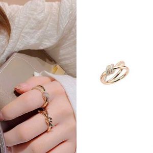 Designer Brand Simple and versatile knot ring with rose gold plated opening light luxury niche bow simple elegant decoration