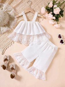 Set di abbigliamento ragazze Nuovo fiore di pizzo bianco estivo con top a camisto + pantaloncini patchwork set dolce set a due pezzi Y240520th05