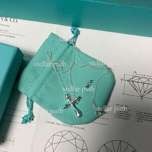 TiffanyJewelry Luxury Pendant Necklaces Womens 925 Sterling Silver Designer Jewelry Fashion Street Classic Ladiesデュアルリングネックレスホリデーウェディングギフト517