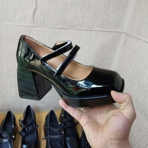 Real 2024 Lady Patent Leather Leather Lydies Shole Shoes 8.5cm Chinky High Heel Platform Sandals Square Extar