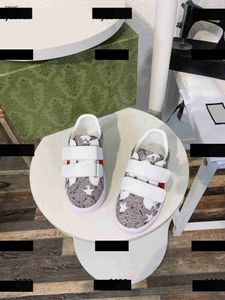 Top Kids Casual Shoe Child Sneakers Baby Spring Wygodne przystojne, przystojne przylot gumowe pudełko Ochrona Przesyłka dla dzieci Rozmiar 23-35