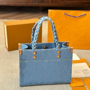 Väskor Designer Tote Luxury Handväskor Pendlarväska Lady Casual Shopping Bag Big Shoulder Bag Vintage Clutch Makeup Purse Cosmetic Coin Compartment