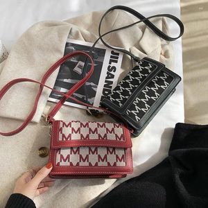 Väskesdesignväskor kvinnor axel lady casual burgundy handväska kvinnlig läder liten fyrkantig prom crossbody