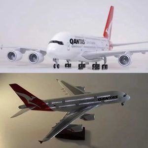 Aeronave Modle 1/200 Escala de 36,5 cm de avião 380 A380 Modelo de companhia aérea Qantas W Plano de resina plástica de luz e diesel de rodas para coleta S2452089