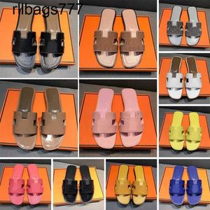 Mody pantofel Oran Designer Top Womens 2024 Sandal Flt MULE Runner Brąz czarny biały różowy piaskownica biuro na zewnątrz