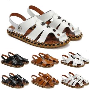 Sandal för män skor kvinnor heta tofflor designer plattform löpare trippel svart sommar mode utomhus hus slid män kvinnor sneakers storlek 288 590 wo plat 8a9 m s s s s