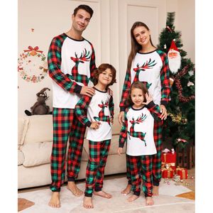 Traje de roupa correspondente de natal 2024 Natal Ano Novo Elk Plaid Impresso Kids Adult Set Baby Jumpsuit Family Pamas L2405