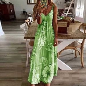 Grundläggande avslappnade klänningar 2024 Sprsummer klänning Kvinnor Grönt tryck V-ringning Lång klänning Casual Bohemian ärmlös kvinnors strandparty klänning J240516