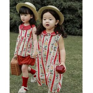 Overalls 2024 Sommer New Childrens Baby Girls Cute Clothing Childrens ärmellose Streifen Cartoon Print Jumpsuit Childrens Mantel 2-7y Y240520m481