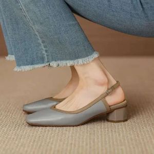 Frauen Vintage Designer Kleiderschuhe quadratische Zehen echtes Leder klobiger Heel Mode gemischte Farbe Simplicity Lad Fd0