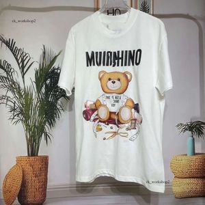 Moschinno gränsöverskridande trendiga varumärke europeiska varor mos sommar nallebjörn kort ärm t-shirt, unisex par stil, bröst nallebjörn bokstäver toppkvalitet 24SS 761