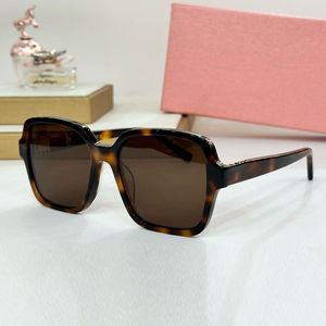 Luxury Ladies Designer Dark Brown 100%UVA/UVB Protective Acetate Solglasögon Mens Solglasögon Högkvalitet med originalbox