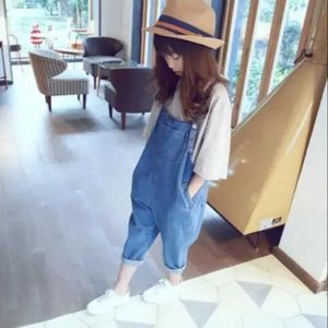 Jumpsuits Girls denim jumpsuit Overall new Korean childrens pants case Harlan trousers for Kids Baby Girls Jeans 3 4 5 7 8 10 12 Years Y240520B7L2