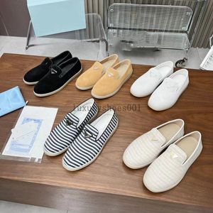 Luxurys loafers skor svart sammet platt sko halv tofflor dermal metall triangel män kvinnor casual skor mode mocka fiskare sandal storlek 35-45 5.17 01