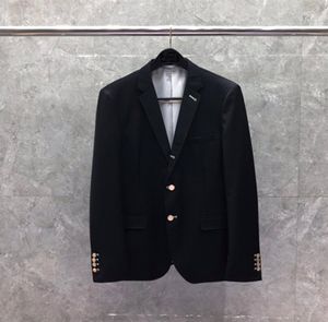 Den ursprungliga designern Blazers Slim Business Casual Manlig kostym Toppmode hackad solid formell bröllopsjacka med guldknappar WOO6366615