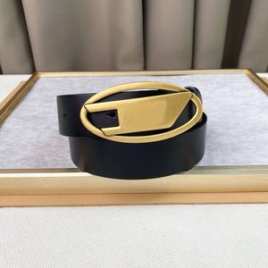 Designer de alta qualidade feminino Belt Belt Luxo Nicho de tendência Business Jeans casuais Celra de couro clássica Vintage Pure Copper Letter Largura da fivela de fivela 3,8 cm Presente bonito