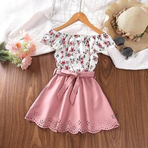 Kleidungssets Kinder-Outfit für 4-7 Jahre Baby Blumen Rüschen T-Shirt Pink Gürness Openwork-Heide Rock süßer Stil Mädchen Sommeranzüge