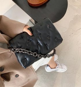 Moded tjocka kedjor revit kvinnor axelväskor designer märke lyx pu läder handväskor vintage denim messenger väska lady purses2918470
