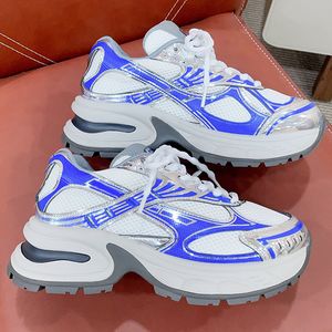 Designer feminino mais recente tênis de solas de solas grossas mais leves, combinação de malha respirável, combinação de espuma superior de espuma Sapatos esportivos de sola esportiva tamanho 35-40