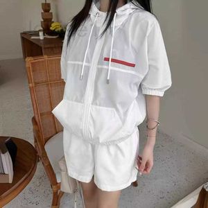 Women's Two Piece Pants Designer Brand 2024 Summer New Product Nylon Hooded Short Sleeve Sunscreen Clothing Set Loose High Waist Shorts Fashion O96J