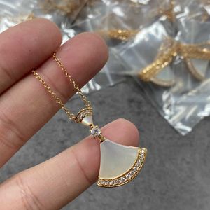 Buu Netlace Classic Charm Design Necklace Gold High Diamond Necklace for Women 18k Rose Rose Gold White Fritillaria Red Jade with Original Gift Box