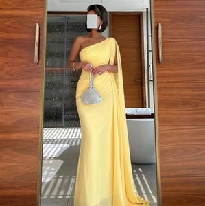 Żółta syrena sukienki wieczorowe szyff jedno ramię długie szal plisacka Prom Formalne suknie imprezowe celebrytka
