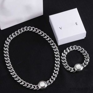 Мужчина -дизайнерский браслет для женщин подвесные ожерелья из нержавеющей стали