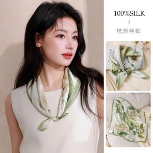 Sciarpa di seta piccola sciarpa quadrata per donne in stile sottile estate 100% seta di gelso per madre Hangzhou Silk 240517