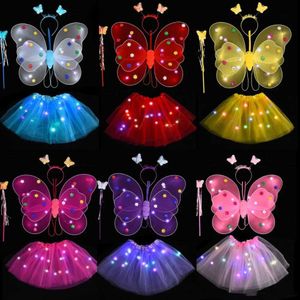 Led Toys 26 år ledde barnkläder Props Girls Skidåkning Lysande vingleksaker Flash Butterfly Wing Skiing Set Childrens Luminous Party Toys