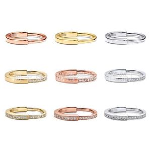 Nowa marka Nowa marka 925 Pure Srebrny złoto plisowany pierścień zamka z diamentami Rose Light Luxury spersonalizowany