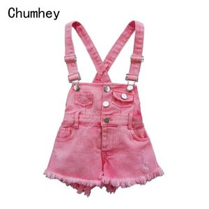 Jumpsuits Chumhey 2-10T childrens full summer girl pendant denim shorts pink jeans childrens clothing Kawaii Beibei jumpsuit childrens clothing Y240520BNFJ
