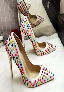 Designer Fashion Women Shoes Shoes White Spikes Rivets Point Toe Tacco con tacchi alti Pompe Scarpe per matrimoni Bride Brand 7684955