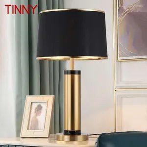 Lâmpadas de mesa Tinny Contemporary Black Gold Lamp LED Vintage Creative Simples Cede de cabeceira Luz para o quarto da sala de estar em casa