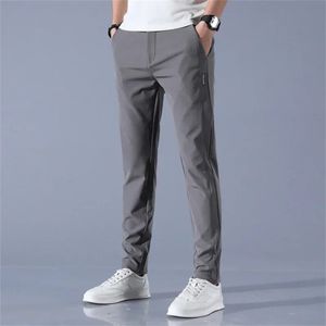 2024 Pantaloni da golf traspirante di seta di ghiaccio Mens pantaloni casual pantaloni sportivi pantaloni morbidi pantaloni da jogging estivi comodi 240520