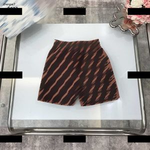 Top Designer Designer Swim Trunks Kids Beach Spodnie Dzieci Modna list drukujący strój kąpielowy Rozmiar 100-150 Letnia siatka podszewki kąpielowej Maj04