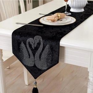 Table Runner European Black Luxurious Velvet Swan Diamond Drilling Covers For Home Wedding Decoration High Quality