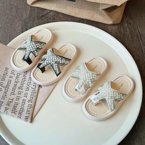 Children Princess 2024 New Girls Cute Rhinestone Pearl Sandals for Summer Vacation Kids Sweet Fashion Slippers Outdoors
