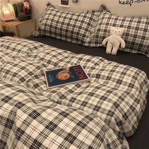 Capa de edredão de grade nórdica Conjunto com travesseiro de cama 220x240 Quilt 4pcs/3pcs Bedding Fashion Comforter Bed Rhinen Bedding Set 240521