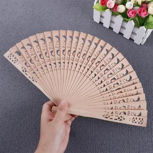 Decorative Figurines Vintage Chinese Hand Fan 20cm Wooden Hollow Carved Flower Folding Sandalwood Portable Party Wedding Favors Decor