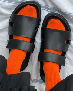 Nowy luksusowy projektant Chypre Slipper Woman Foam Runner Mules Man Projektant Slajd Orange Rubber Woman Botów Sławne sandały Kobiety Slipper Płaskie muły rozmiar 35-45