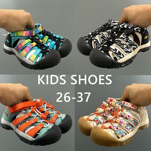 Barn designer sneakers vår sommar barn baby utomhus sport sneaker läder andas snörning lapptäckskor pojkar barn flickor små midja casual skor 26-37