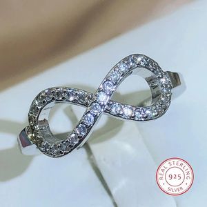 Clusterringe 925 Briefmarkenverbundener geometrischer Zirkonia -Ring voller Diamonds Ladies Fashion Schmuckparty Hochzeitsgeschenk